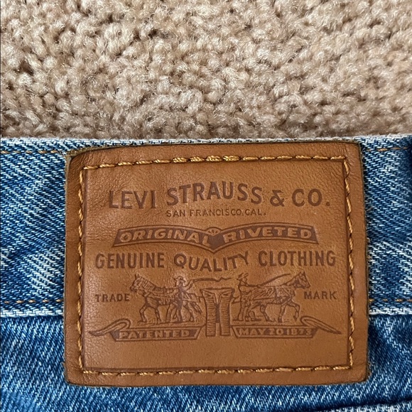 Levi’s Wedgie Distressed Button Fly Jeans - Picture 6 of 8